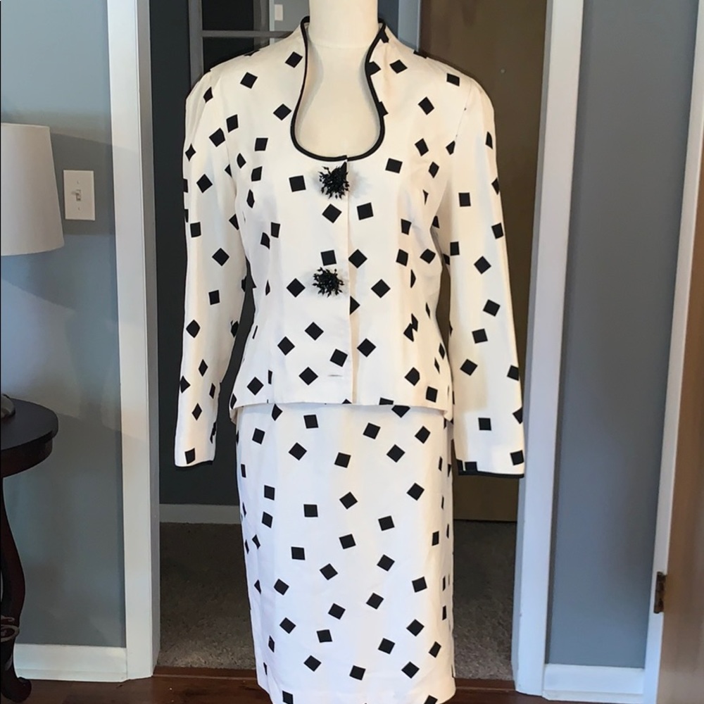 - Art Deco Vintage 100% Silk Art Deco Suit